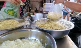 城甜水面小哥吃瓜