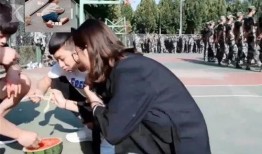 辟谣军训吃瓜视频,真相与谣言的较量