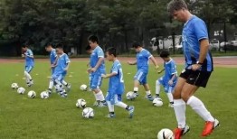 足球教练吃瓜,揭秘场边风云