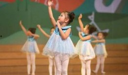 舞蹈生杨妍吃瓜