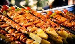 微风吃瓜烧烤,吃瓜烧烤，夏日休闲新风尚