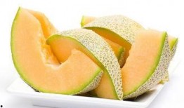 哈密瓜表皮变白可以吃吗,能否放心食用揭秘