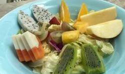 大树烧烤吃瓜,夏日吃瓜新风尚