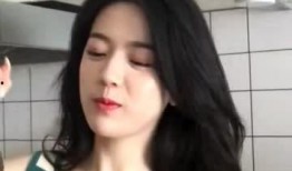 青岛美女吃瓜,青岛美女夏日吃瓜盛宴