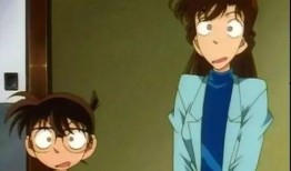 柯南与小兰吃瓜