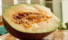 孕妇吃哈密瓜对胎儿好吗,对胎儿健康的益处与注意事项