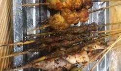 大树烧烤吃瓜,夏日吃瓜新风尚