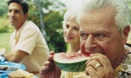 吃瓜引起什么病,小心患上“甜蜜病”