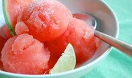 吃瓜口腔起泡,揭秘吃瓜引发的口腔小困扰