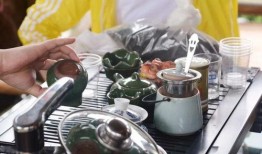 喝茶吃瓜打牌,休闲时光乐无边